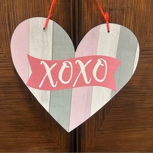 ♥️ Valentine’s Day “XOXO” Hanging Wall Sign Home Decor